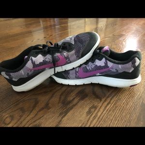 Nike Size 11 Running Shoes